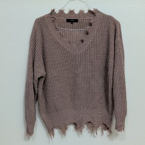 Frayed Hem V-Neck Sweater in Taupe